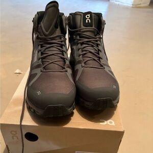 On cloud men’s hiking boots